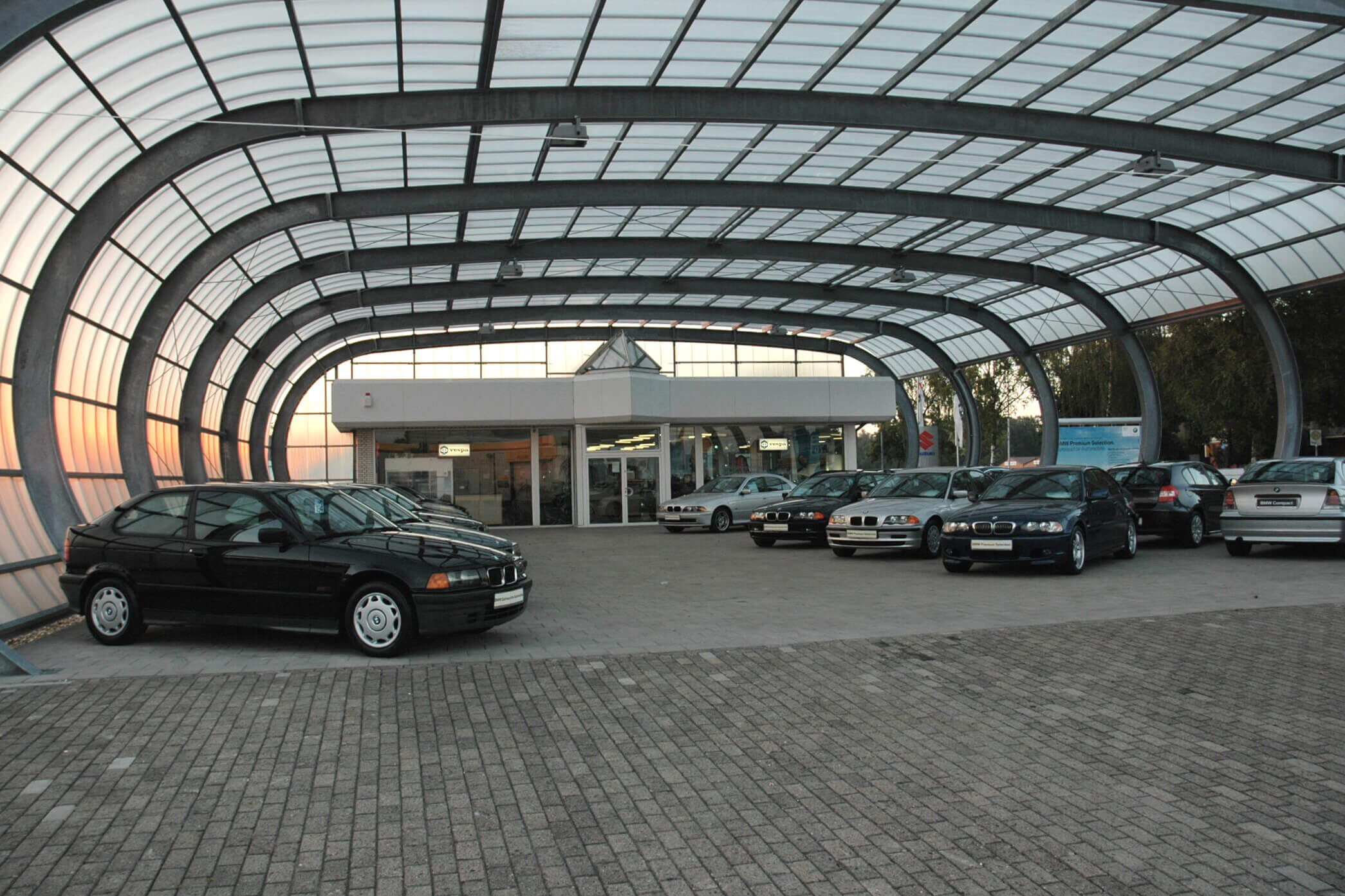 BMW Brinkmann Gebrauchtwagenhalle | Projekte - Wittler