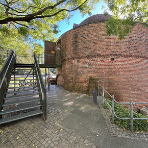 Der historische Pulverturm in der Oldenburger Altstadt.